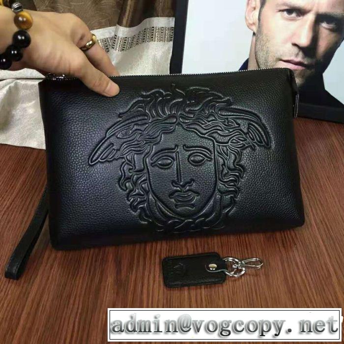ヴェルサーチ個性的なモデル VERSACE ポーチ 2018年秋冬入荷人目を引く存在感