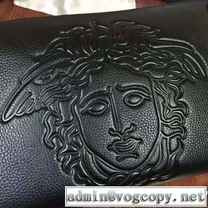 ヴェルサーチ個性的なモデル VERSACE ポーチ 2018年秋冬入荷人目を引く存在感
