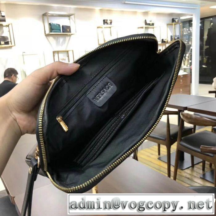 18ＳＳ美品 ヴェルサーチ目前の注目ブランド VERSACE ポーチ 長く使える！