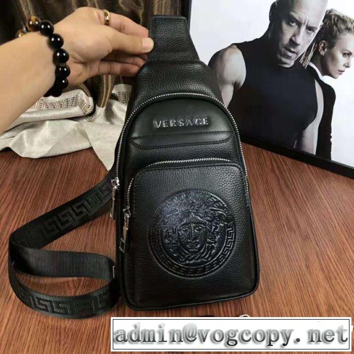 ファッションの最先端！ ヴェルサーチ 2018年秋冬シーズン VERSACE ポーチ売上ランキング1位