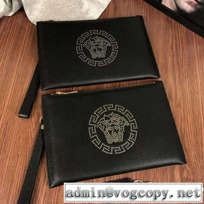 希少性の高い ポーチ ヴェルサーチ18ＳＳ美品 VERSACE 上品でファッション