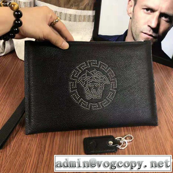 希少性の高い ポーチ ヴェルサーチ18ＳＳ美品 VERSACE 上品でファッション