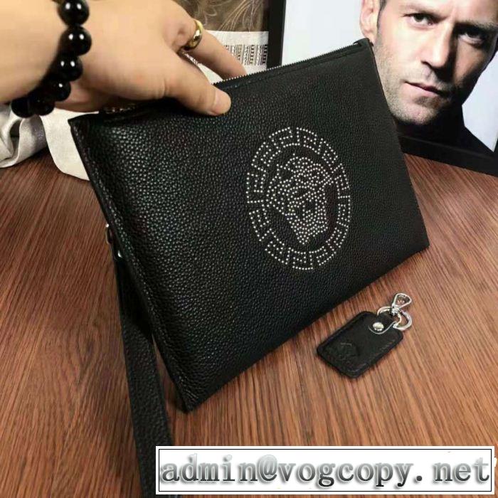 希少性の高い ポーチ ヴェルサーチ18ＳＳ美品 VERSACE 上品でファッション