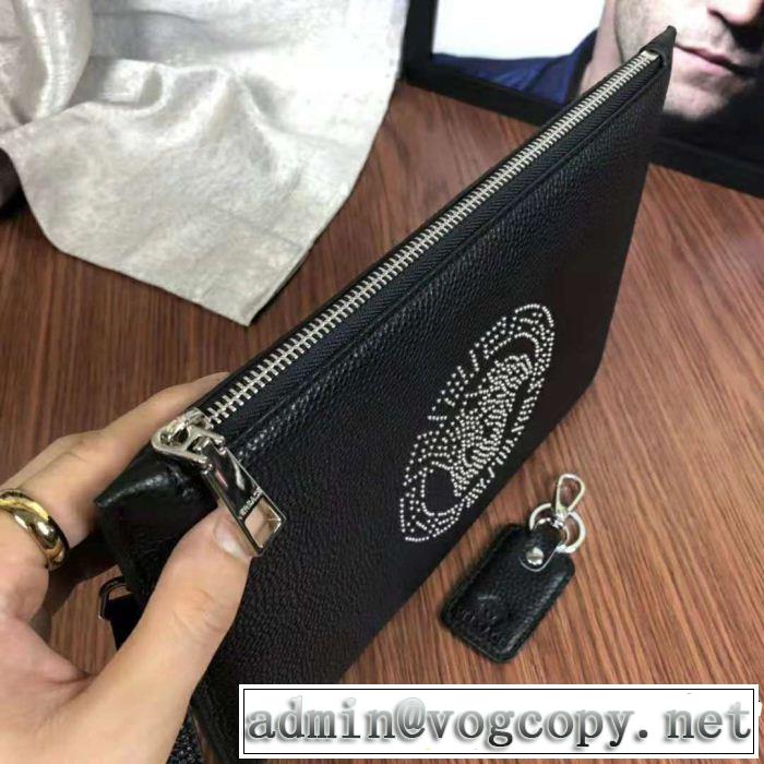 希少性の高い ポーチ ヴェルサーチ18ＳＳ美品 VERSACE 上品でファッション