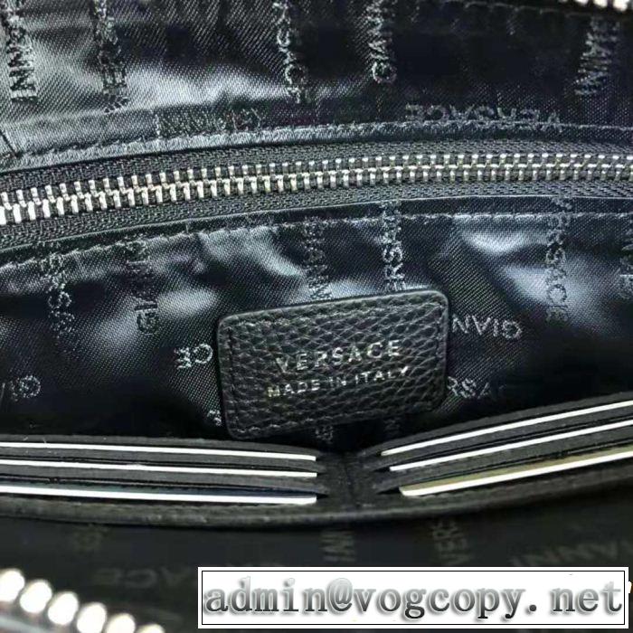 希少性の高い ポーチ ヴェルサーチ18ＳＳ美品 VERSACE 上品でファッション