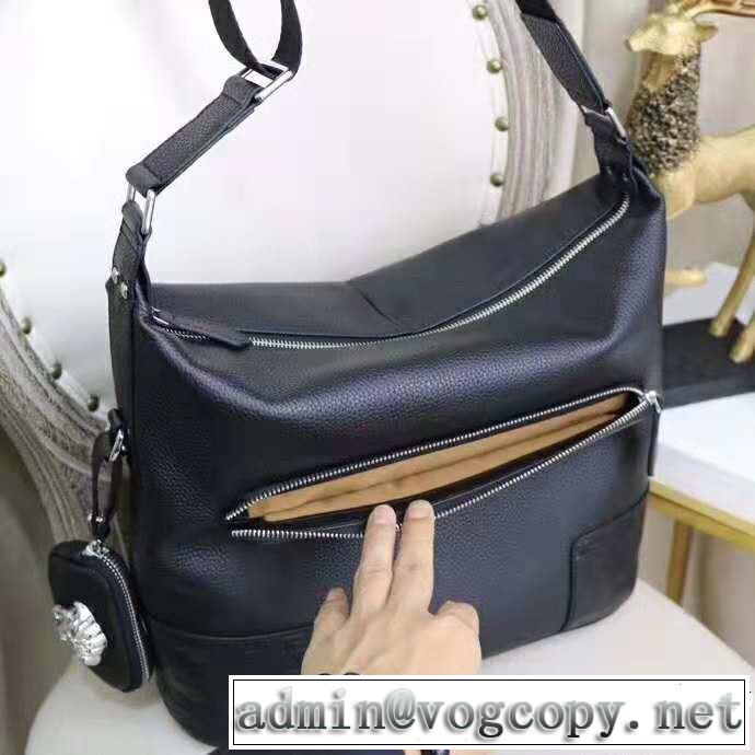 オシャレを満喫できる ヴェルサーチ 今年っぽくNEWファッション VERSACE ショルダーバッグ18ＳＳ美品