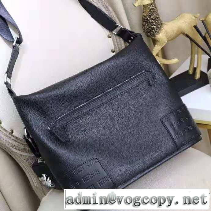 オシャレを満喫できる ヴェルサーチ 今年っぽくNEWファッション VERSACE ショルダーバッグ18ＳＳ美品