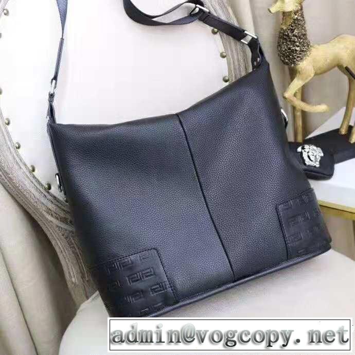 オシャレを満喫できる ヴェルサーチ 今年っぽくNEWファッション VERSACE ショルダーバッグ18ＳＳ美品