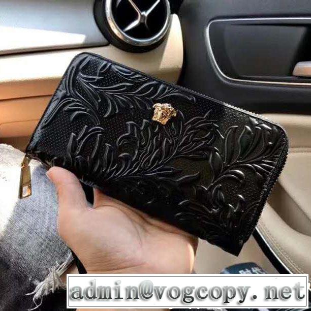  秋冬超人気の最新作 ヴェルサーチ稀少*入手困難 VERSACE 財布 2018新品入荷