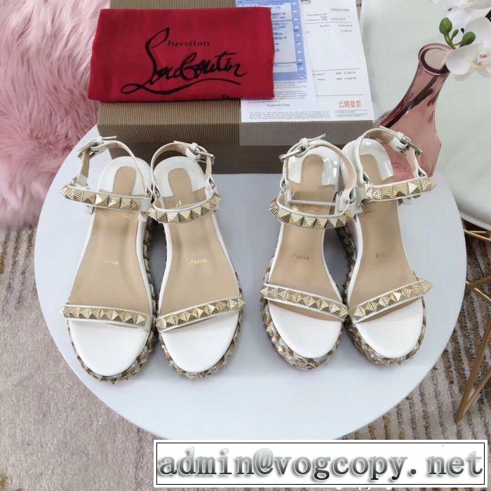 人気デザインで欲しいクリスチャンルブタン 2色選択可CHRISTIAN LOUBOUTIN ハイヒール