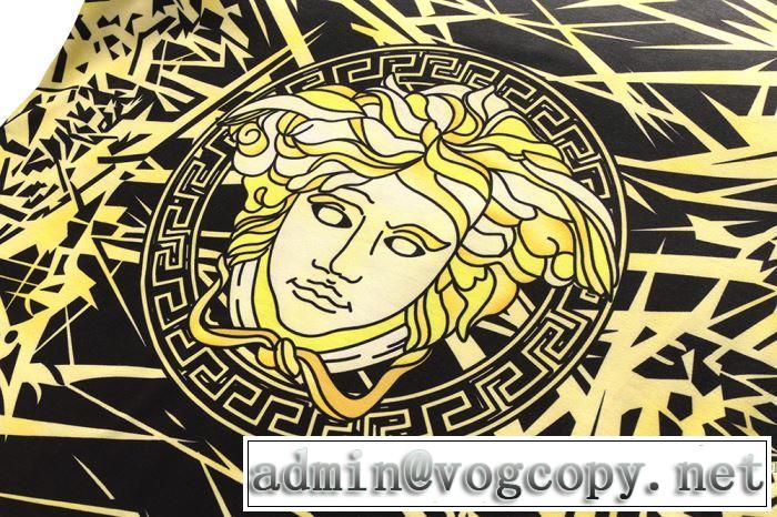 2色可選 優しいフィット感 半袖Tシャツ 2018春夏新作 大人っぽく知的な ヴェルサーチ VERSACE
