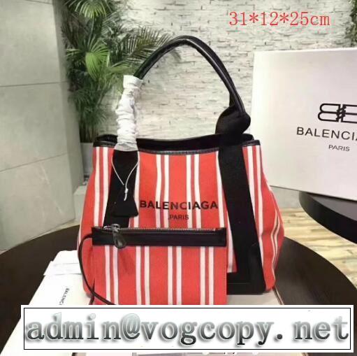 高級感漂うBALENCIAGAバレンシアガ偽物ショルダー付きレディーストートバッグ主役級のアイテム