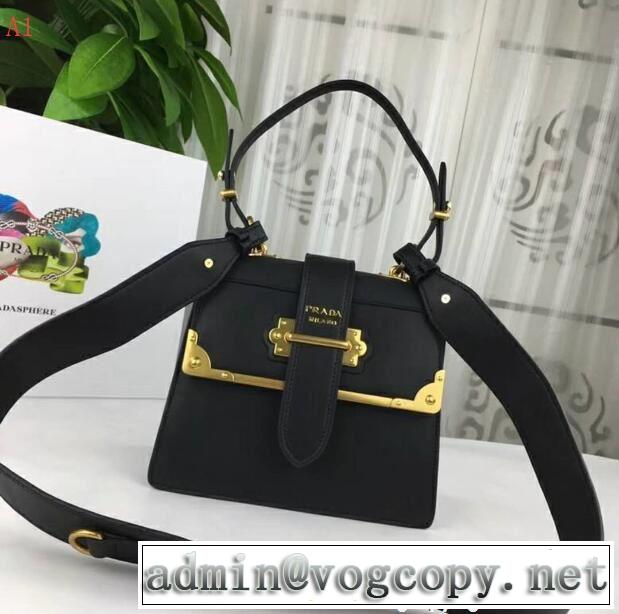  4色可選 芸能人愛用 ショルダーバッグ PRADA プラダ 流行っている