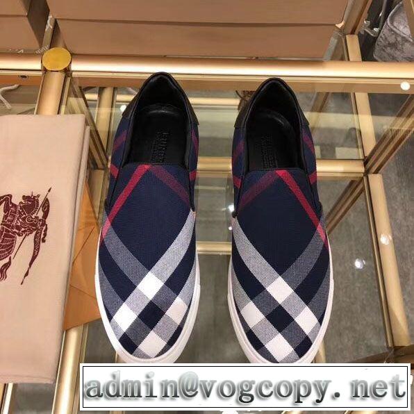 ファッションの最先端！BURBERRY スリップオン １着は持つべき2色可選 バーバリー
