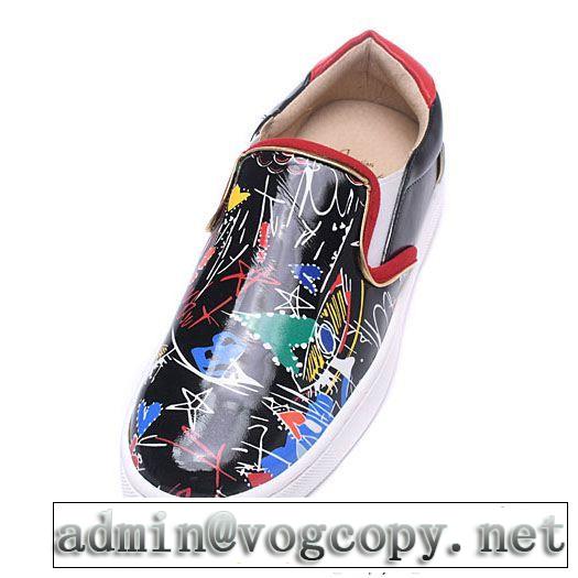 希少性の高いルブタン偽物Christian Louboutin超人気新品スリッポンカジュアルブラックスニーカーレザー採用
