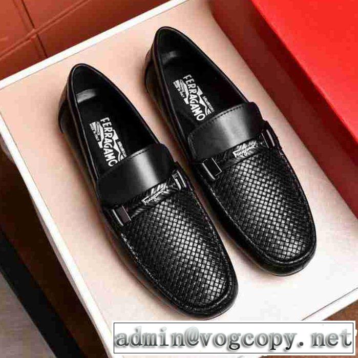 カジュアルシューズ冬季限定販売 サルヴァトーレフェラガモ希少性の高い FERRAGAMO