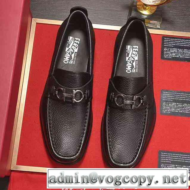 ファッションの最先端！ 話題の新作到着！ カジュアルシューズ FERRAGAMO サルヴァトーレフェラガモ