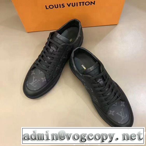 入手困難 セレブも愛用商品 ランニングシューズ  ルイ ヴィトン 非常に人気の高い LOUIS VUITTON