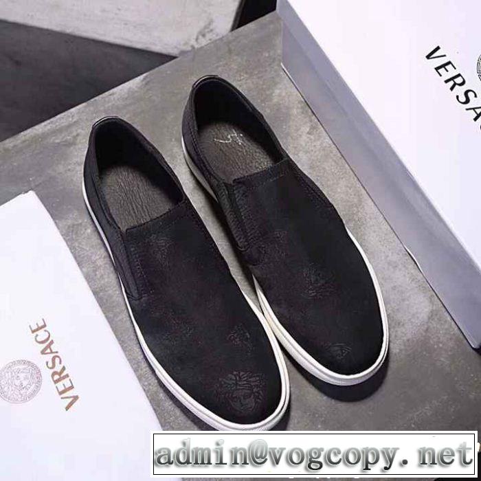 上品キレイスリップオン2018新品入荷 ヴェルサーチ VERSACE オシャレを満喫できる