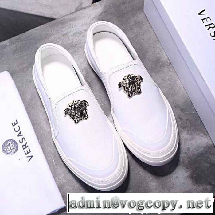 希少価値大 ヴェルサーチ有名人同じアイテム VERSACE スリップオン秋季超人気アイテム