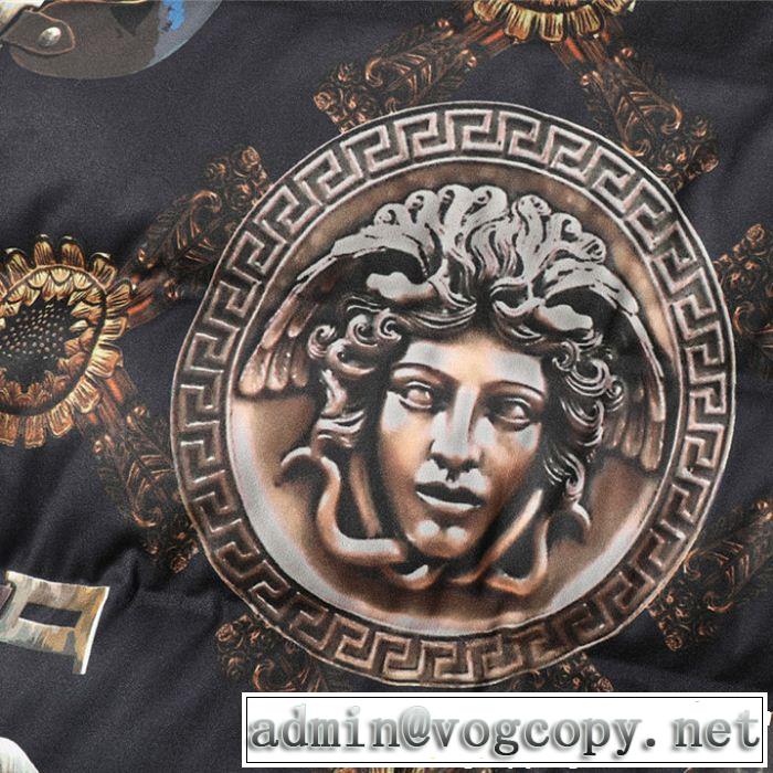 ヴェルサーチ VERSACE ダウンジャケット 今年っぽいトレンド商品 2019新作セール