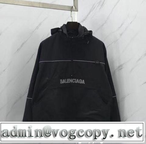  2018年秋冬入荷 バレンシアガ BALENCIAGA 人目を引く存在感 プルオーバーパーカー 今季新作登場