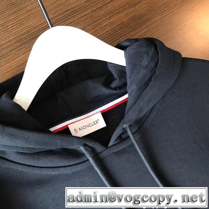 洗練された印象MONCLERモンクレール偽物メンズブラックのフード付きプルオーバーパーカーロゴ付き