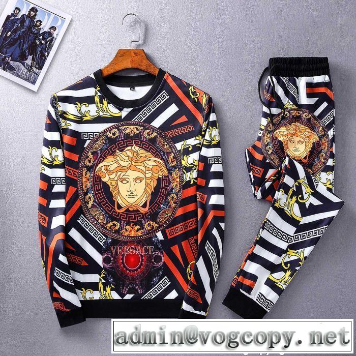 有名人同じアイテム 数量限定再入荷 ヴェルサーチ VERSACE  上下セット 今年っぽくNEWファッション