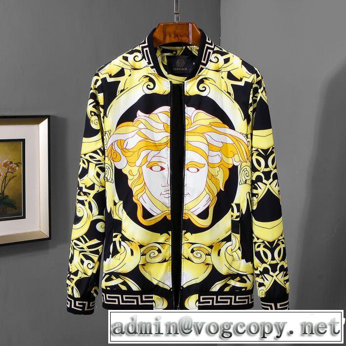 個性的なモデル 目前の注目ブランド  ヴェルサーチVERSACE 野球ウェア 人目を引く存在感