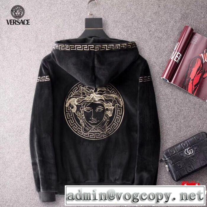 ヴェルサーチ VERSACE 上下セット オススメ新作商品 入手困難!!レア人気アイテム