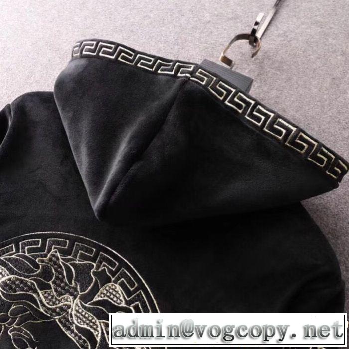 ヴェルサーチ VERSACE 上下セット オススメ新作商品 入手困難!!レア人気アイテム