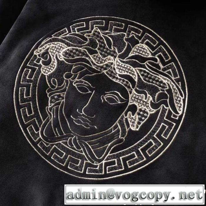 ヴェルサーチ VERSACE 上下セット オススメ新作商品 入手困難!!レア人気アイテム