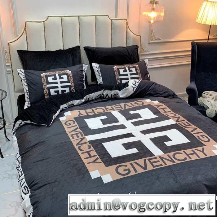 GIVENCHY 寝具4点セットカジュアルコーデオシャレ 気になる2019年秋のファッション ジバンシー