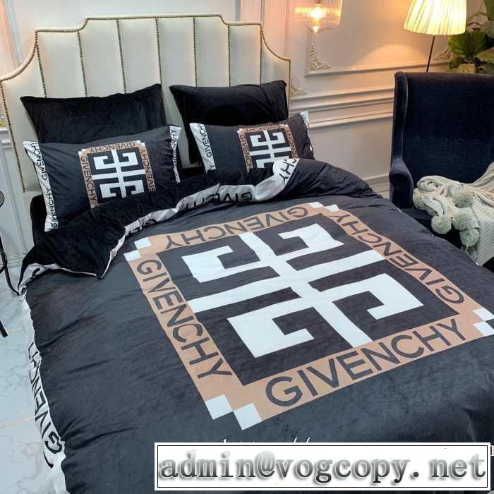 GIVENCHY 寝具4点セットカジュアルコーデオシャレ 気になる2019年秋のファッション ジバンシー