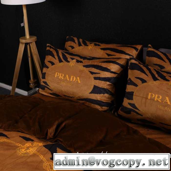 秋冬ファッションコーディネート 秋服コーデ2019年版 プラダ PRADA 寝具4点セット