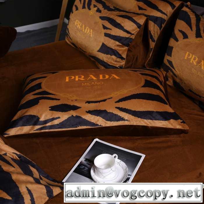 秋冬ファッションコーディネート 秋服コーデ2019年版 プラダ PRADA 寝具4点セット