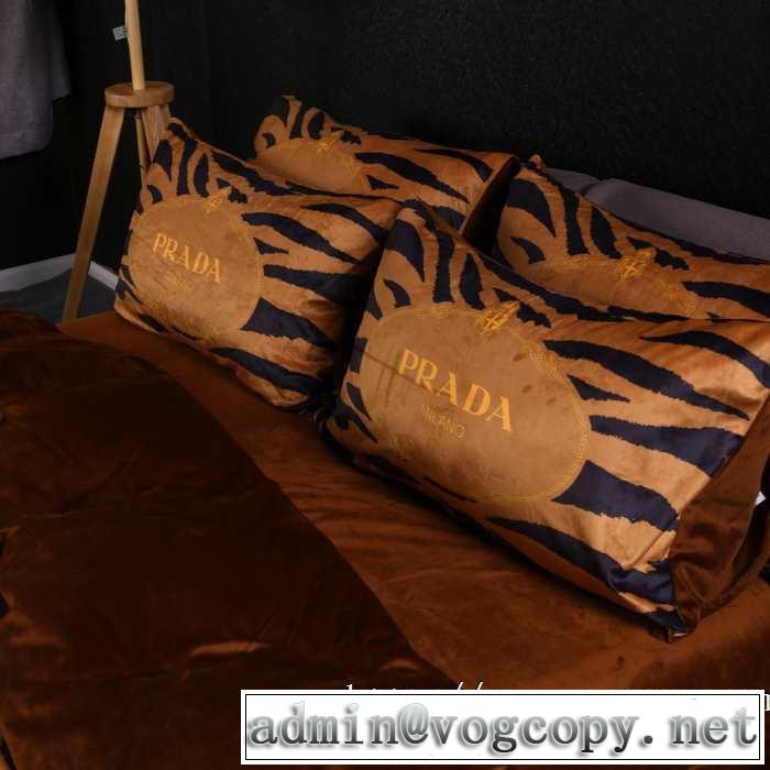 秋冬ファッションコーディネート 秋服コーデ2019年版 プラダ PRADA 寝具4点セット