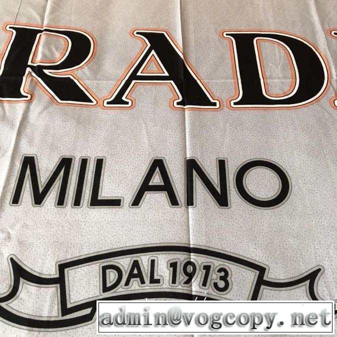 PRADA 寝具4点セット 人気ファッション雑誌でも掲載 プラダ 最速2019秋冬トレンドブランド