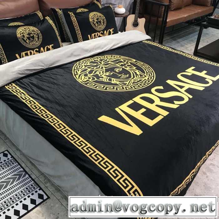 一番おしゃれ秋冬トレンド ヴェルサーチ 気になる2019年秋のファッション VERSACE 寝具4点セット