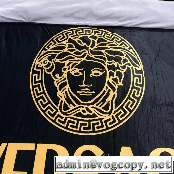 一番おしゃれ秋冬トレンド ヴェルサーチ 気になる2019年秋のファッション VERSACE 寝具4点セット
