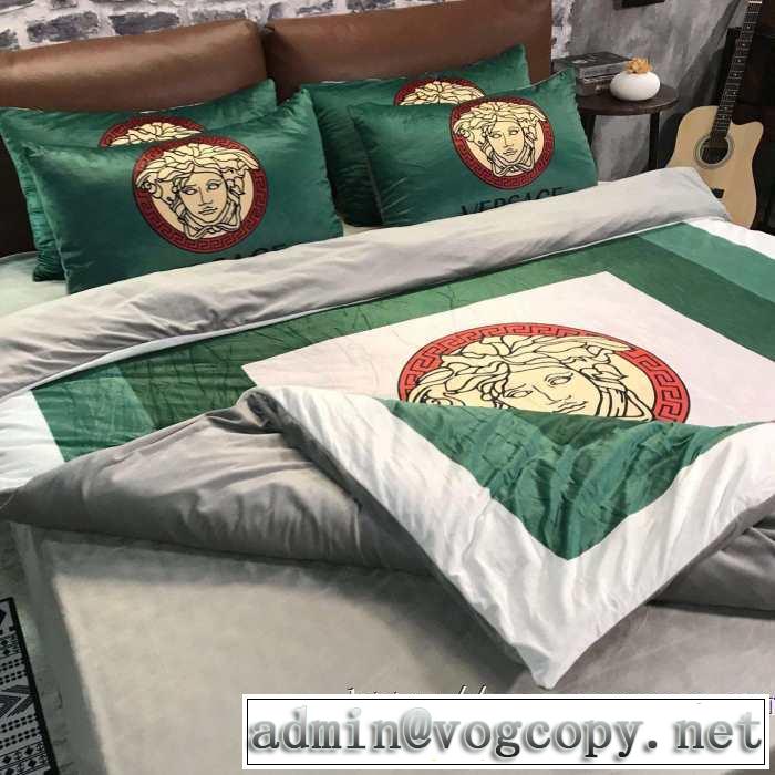 VERSACE 寝具4点セット 最新トレンドコーデおすすめヴェルサーチ 2019-20秋冬取り入れやすい