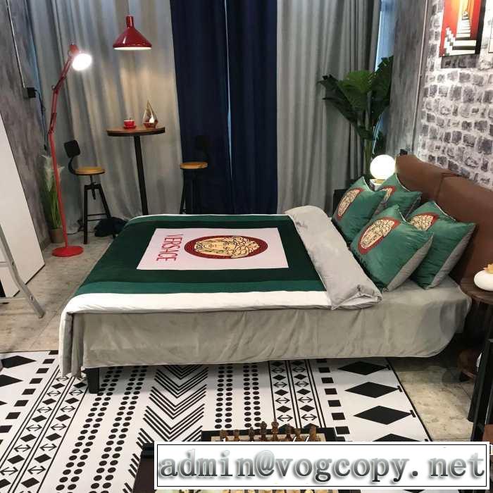 VERSACE 寝具4点セット 最新トレンドコーデおすすめヴェルサーチ 2019-20秋冬取り入れやすい
