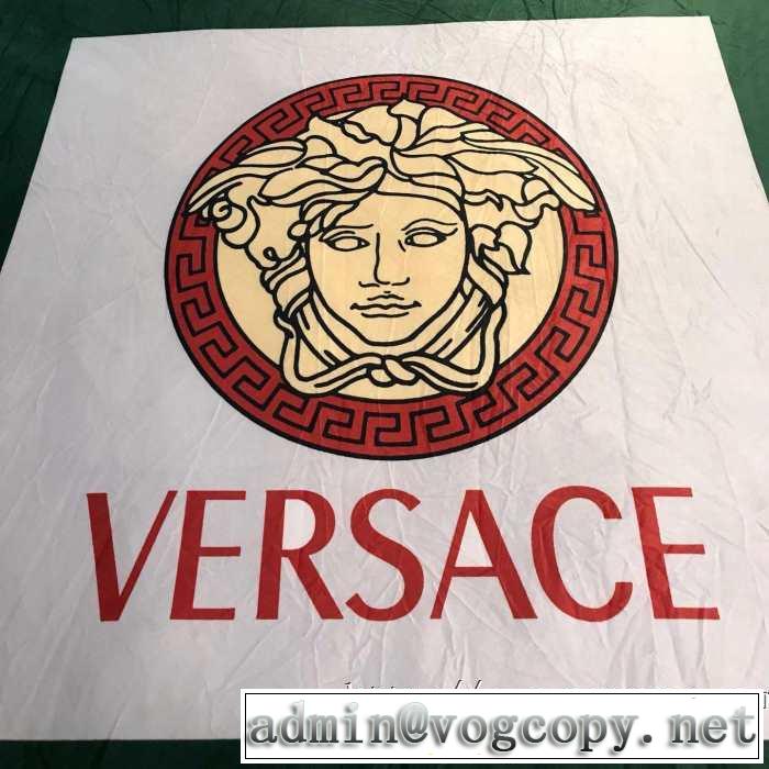 VERSACE 寝具4点セット 最新トレンドコーデおすすめヴェルサーチ 2019-20秋冬取り入れやすい