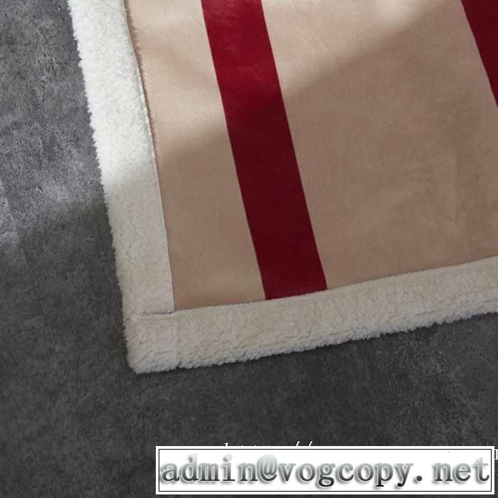 想像以上の柔らかさと軽量 バーバリー BURBERRY  超心地よい肌触り ブランケット 秋冬の寒さ対策