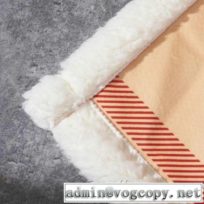 バーバリー BURBERRY  セレブ愛用　贈り物にも最適 ブランケット 超極細繊維を使用した美品