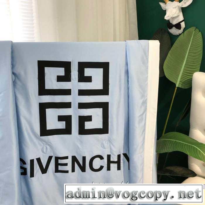 季節感のあるファッション ジバンシー 累計出荷枚数大 GIVENCHY 夏はエアコンの効いた部屋対応 ブランケット