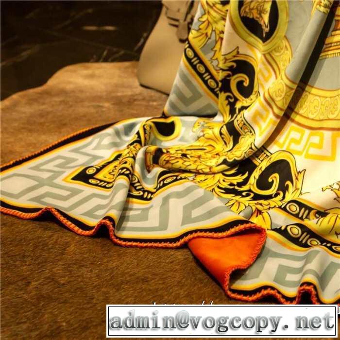 見た目以上に軽くて動きやすい生地 ヴェルサーチ 2019春夏トレンドアイテム VERSACE ブランケット極上タッチのフランネル