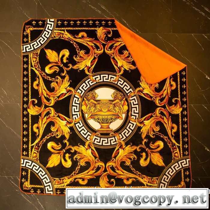 夏はエアコンの効いた部屋対応  ヴェルサーチ 数量限定で登場するブランケット  VERSACE ブランケット毎日安心してお使える
