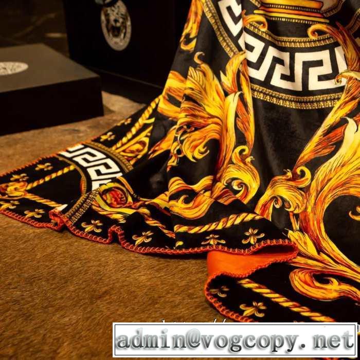 夏はエアコンの効いた部屋対応  ヴェルサーチ 数量限定で登場するブランケット  VERSACE ブランケット毎日安心してお使える