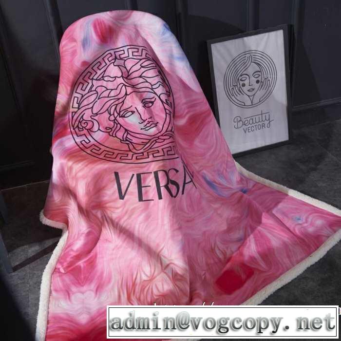 夏おすすめ人気ブランドアイテム ヴェルサーチ 優しく肌にフィットする VERSACE ブランケット肌の方にも安心していただける